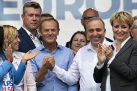 Tworzona przez Grzegorza Schetynę Koalicja Europejska, przypomniał Donald Tusk, „zdobyła trzeci wynik w Europie, ale nie wśród przegranych, tylko w ogóle.”