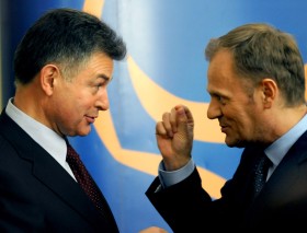 Ten transfer również był wielkim zaskoczeniem. Oto były szef sympatyzującej z PiS Solidarności startuje do europarlamentu jako kandydat PO. Jednak Marianowi Krzaklewskiemu nie pomogło nawet wsparcie premiera Tuska. Wyborcy po prostu tej zmiany nie kupili.