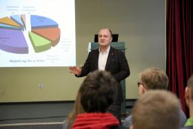 „Niestety, wiele zaoszczędzić nie możemy. Największe części budżetu to oświata i pomoc społeczna, gdzie wydatki mają charakter stały” – twierdzi Piotr Krzystek, prezydent Szczecina.