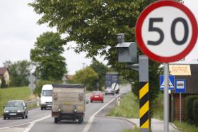 „Jazda po polskiej drodze zamieniła się w nieustanną walkę. Jadący wolniej są spychani na pobocze. Ci, którym się śpieszy, podejmują ryzykowne manewry”.