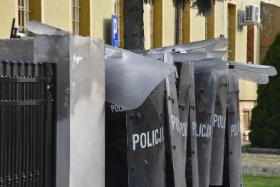 Biuro Rzecznika Praw Obywatelskich zamierza przyjrzeć się temu, jak traktowano w komendzie osoby zatrzymane w trakcie rozruchów.