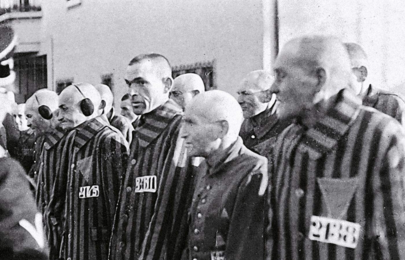 Homoseksualni więźniowie obozu koncentracyjnego.