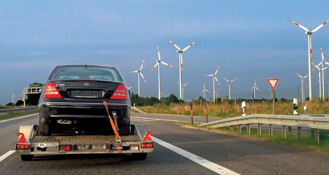 Zniechęcanie do użytkowania starych, trujących środowisko samochodów, których w kraju ciągle przybywa, to nie fanaberia rządzących, lecz konieczność.