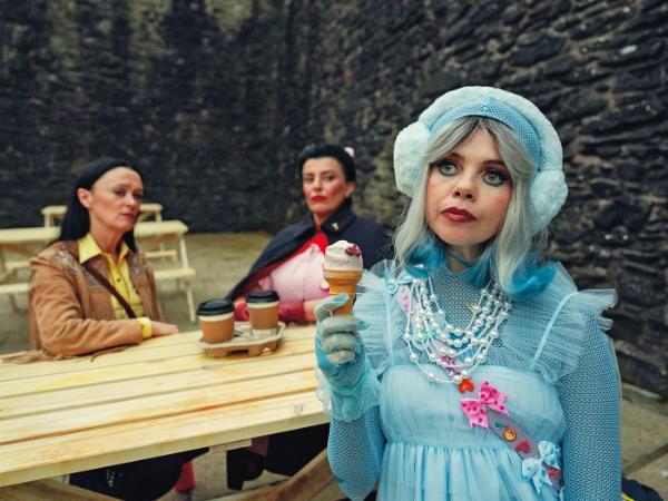 „Z Belfastu do nieba”, scen. Lisa McGee