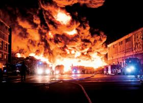 Pożar składowiska odpadów w Zgierzu pod Łodzią.