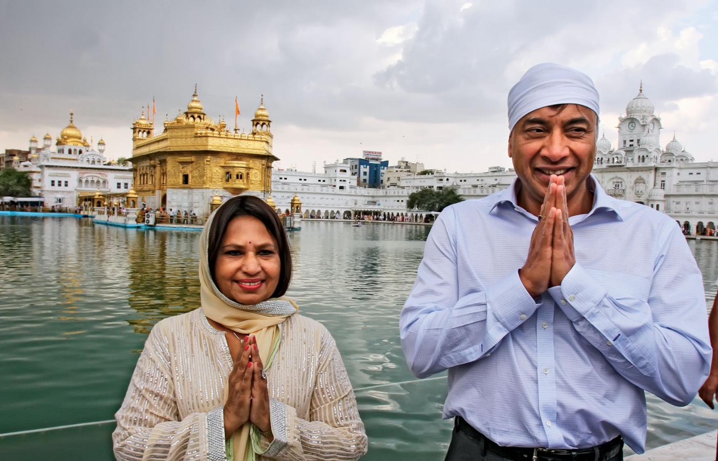 Magnat stalowy Lakshmi Mittal z żoną Ushą w Amritsar.