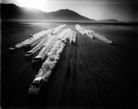 Mexicos Car Frenzy - 2. miejsce w kategorii sport na Word Press Foto 2011. Wyścig na dnie słonego jeziora.