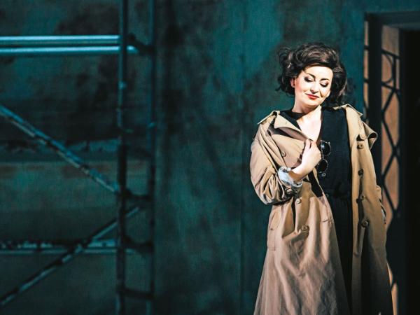 Ewa Vesin jako Tosca.
