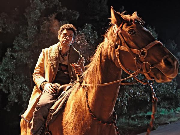 Kowboj na koniu? W tej konwencji to tylko senna wizja.