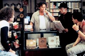 Kadr z filmu „Dym”, który przyniósł Austerowi szerszą popularność.