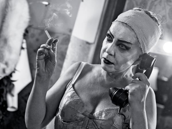 Małgorzata Zajączkowska błyszczy w roli śpiewaczki Nory Sedler