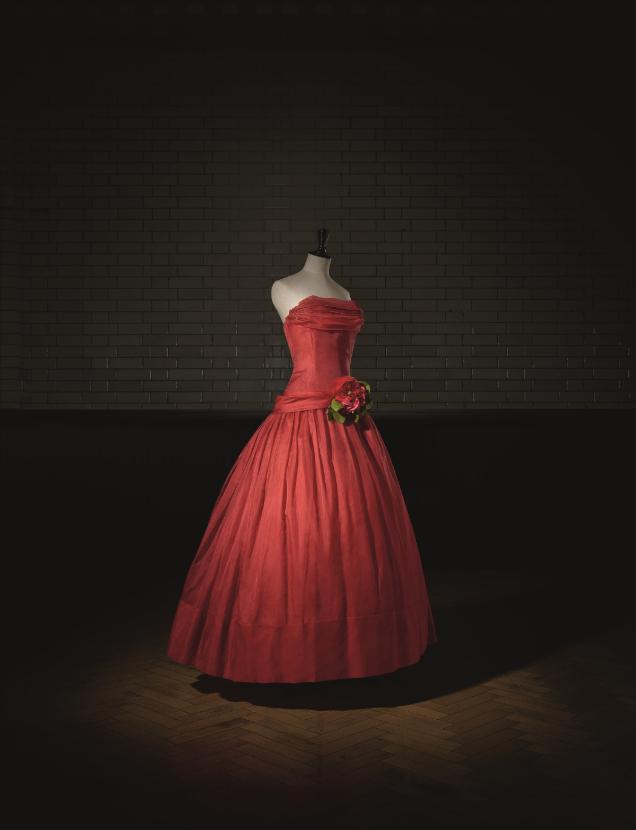 Suknia wieczorowa, 1955 r., projekt: Christian Dior