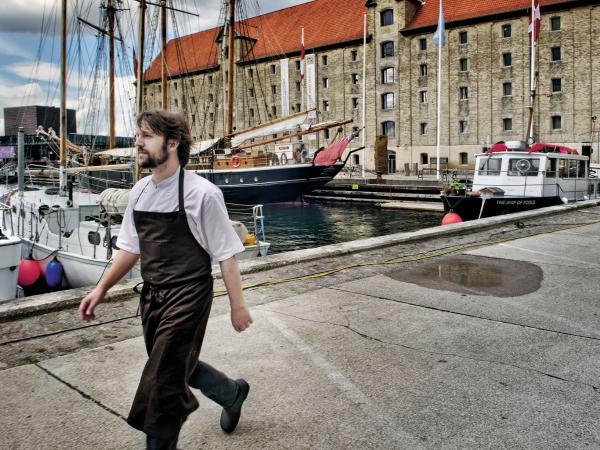 René Redzepi (34 lata) uważany jest za pioniera tzw. Nowej Kuchni Skandynawskiej. Jego restauracja Noma od 2008 r. zajmuje pierwsze miejsce w międzynarodowym konkursie The World’s 50 Best Restaurants.