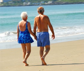 W Internecie znaleźć można coraz więcej ofert z obniżoną ceną dla emerytów. Właściciele ośrodków i pensjonatów liczą, że dzięki nim sezon na zarabianie potrwa dłużej niezależnie od pogody.