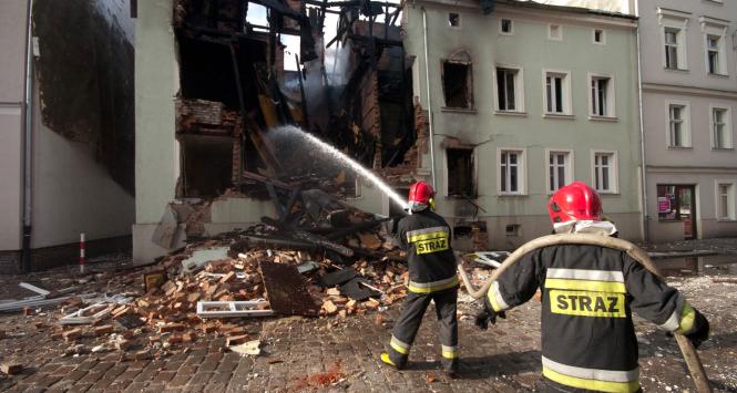 Uratowali się wszyscy mieszkańcy kamienicy przy Krasińskiego w Słupsku, 25 osób, nikt nie ucierpiał – cud, mówili nawet strażacy.