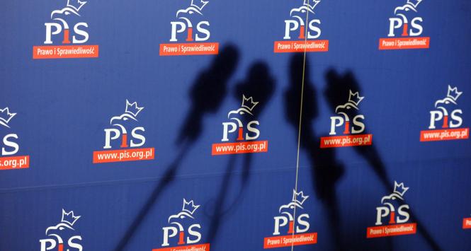 Każda próba ograniczenia władzy Prezesa służy Kaczyńskiemu do jeszcze większego podporządkowania sobie partii.