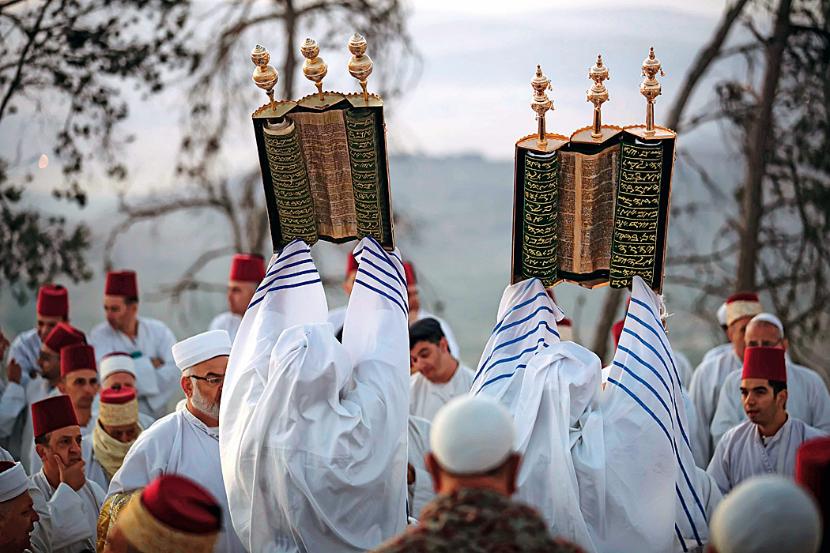 Pielgrzymka na górę Garizim (na Zachodnim Brzegu Jordanu), 50 dni po święcie Paschy.