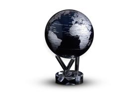 Globus MOVA. Porusza się wokół własnej osi, napędzany jedynie światłem. Dostępny w 2 rozmiarach i kilku kolorach.  Cena: 635 zł. Więcej