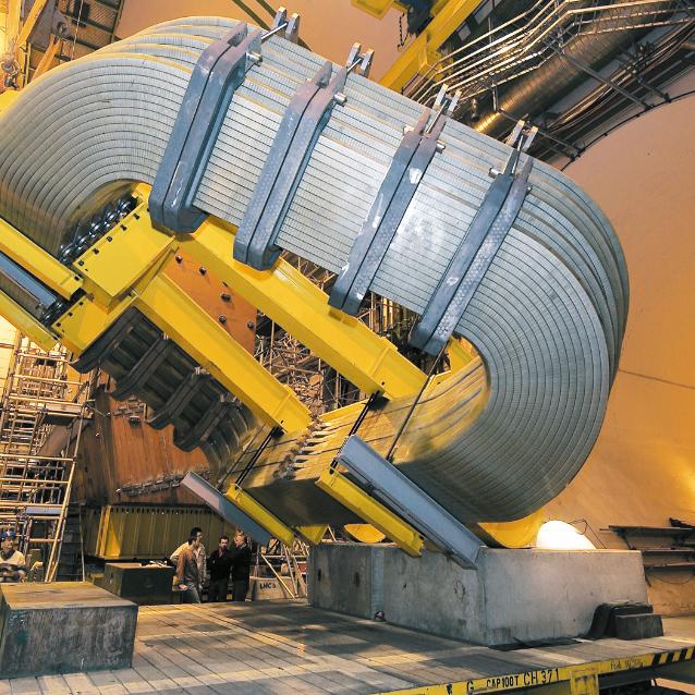 Magnes detektora cząstek eksperymentu LHCb w CERN.