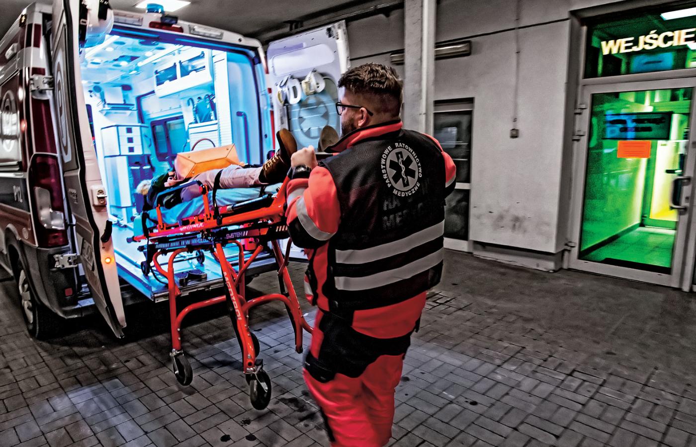 SOR to taka duża karetka, z funkcją wstępnej diagnostyki i stabilizacji funkcji życiowych pacjentów w stanie nagłego zagrożenia zdrowotnego, ale w Polsce zastępuje oddziały szpitalne.
