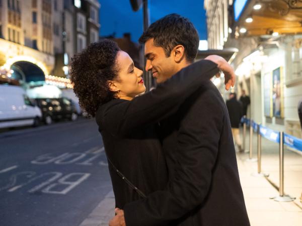 „Cztery wesela i pogrzeb”, scen. Mindy Kaling