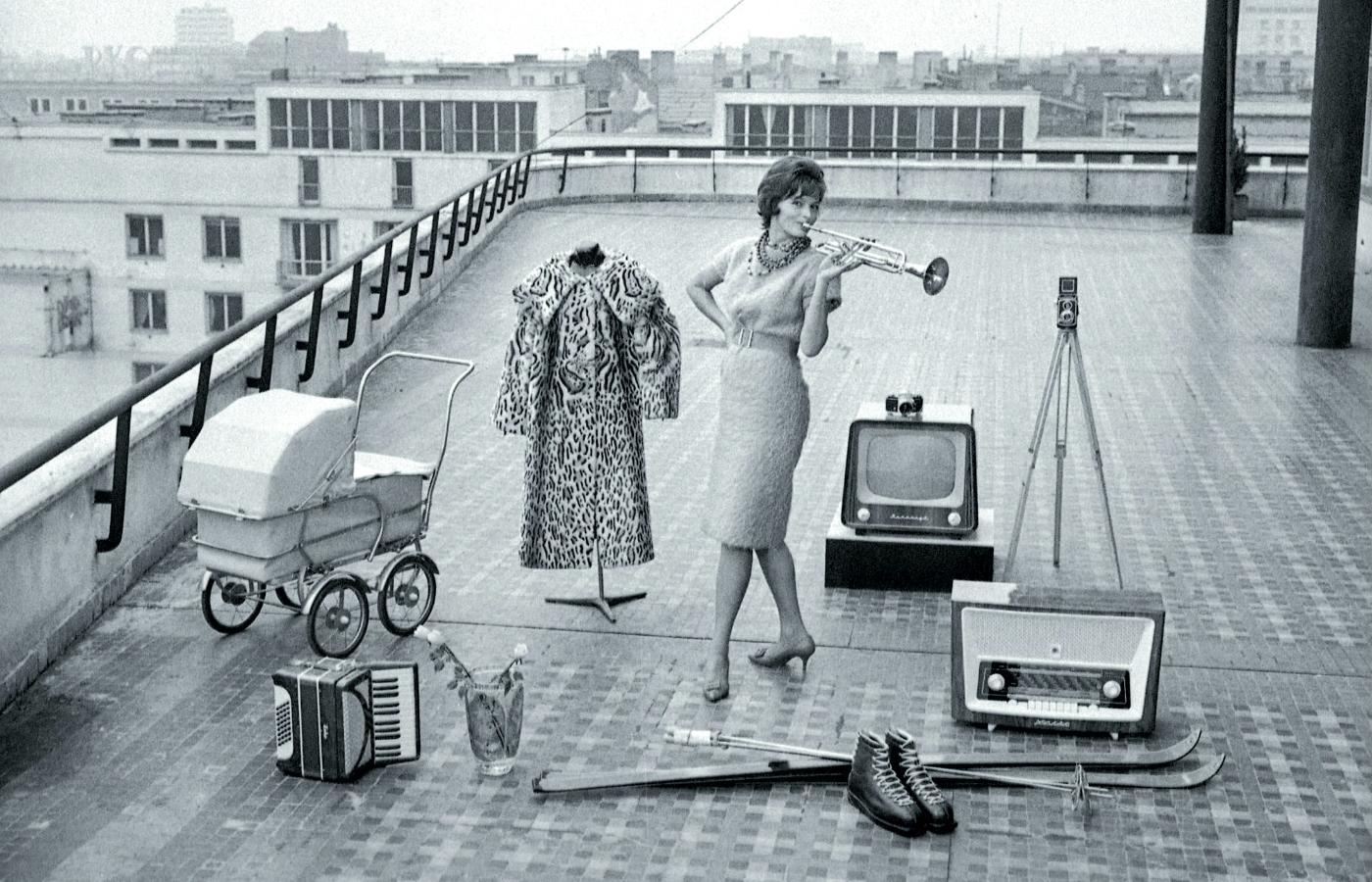 Warszawa 1960, reklama na dachu CDT