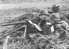 To nie był koniec wojny. U granic Niemiec hitlerowcy bronili się twardo. Ich kontrataki wielokrotnie przerywały jedyną drogę zaopatrzenia wojsk „Market-Garden”.