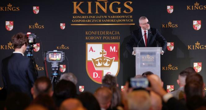 Grzegorz Braun podczas Kongresu Inicjatyw Narodowych Gospodarczych i Samorządowych KINGS zorganizowanych przez Konfederacje Korony Polskiej. Łochów, 31 stycznia 2026 r.