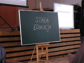 Nie można eksperymentować (co wydaje się najlepszym sposobem nauki), kiedy większość szkół przypomina muzeum pomocy dydaktycznych.