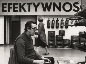 Dominująca retoryka budowania – zespołowego, efektywnego – miała skłaniać do działania dla wspólnej sprawy. Tu, jak widać, skłania najpierw do namysłu.