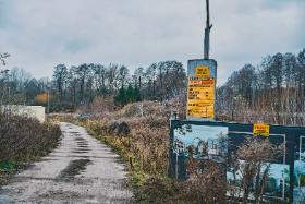 Łódź, jedna z niedokończonych inwestycji spółki HREIT. Prezes zawsze tłumaczył, że wykopy, fundamenty i puste działki to tylko przejściowe problemy.