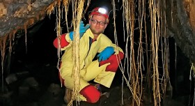 Wojciech Kuczok jest prozaikiem, poetą, scenarzystą, krytykiem filmowym i speleologiem