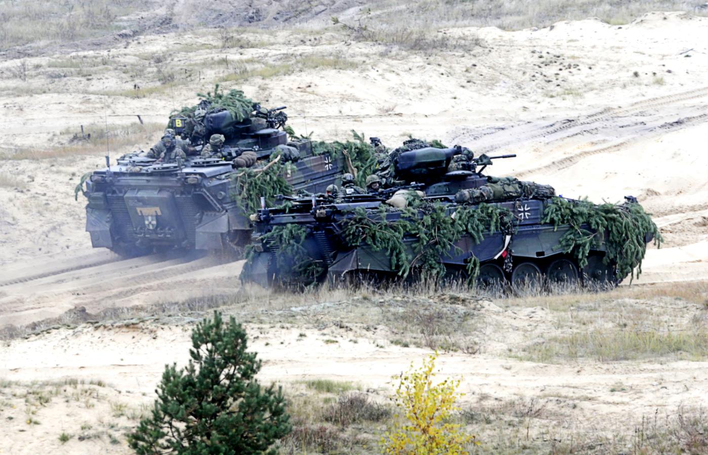Niemieckie wozy bojowe Marder podczas ćwiczeń wojskowych. Październik 2015 r.