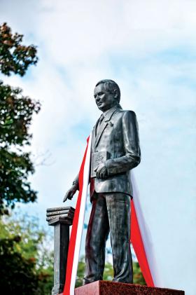 Pomnik Lecha Kaczyńskiego w Siedlcach