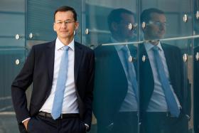 Mateusz Morawiecki reprezentuje nielubiany przez PiS sektor bankowy, a na dodatek pracował dla zagranicznej korporacji finansowej.