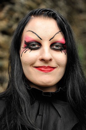 Kreować siebie można także poprzez makijaż.