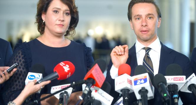 21 lipca 2023. Konferencja, na której Krzysztof Bosak ogłasza, że kandydatką Konfederacji do Sejmu będzie Anna Siarkowska