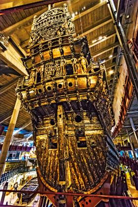 Okręt musiał zatonąć. Okazał się zbyt wysoki i za wąski.