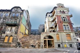 Katowice, ul. Chopina. Śmierć rodziny dziennikarzy nadała tragiczny wymiar innym dramatom rozgrywającym się w tej kamienicy.