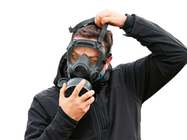 Tzw. buldog: filtropochłaniacze są nie w osobnej puszce, ale dokręcane do maski.