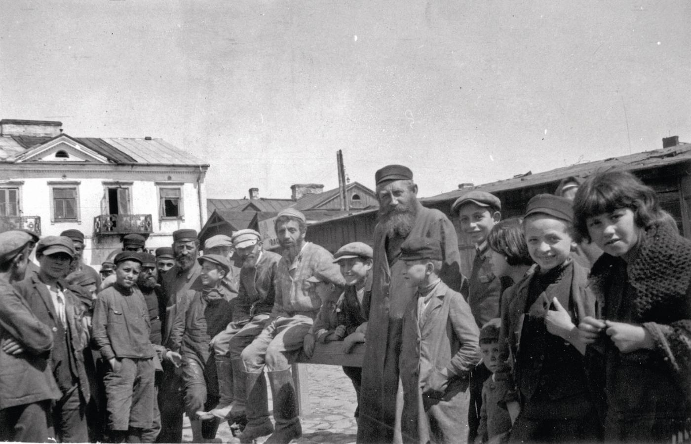 Żydzi na rynku w Kazimierzu Donym, 1928 r.