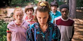 Jedenastka (Millie Bobby Brown) z ekipą ze „Stranger Things”.