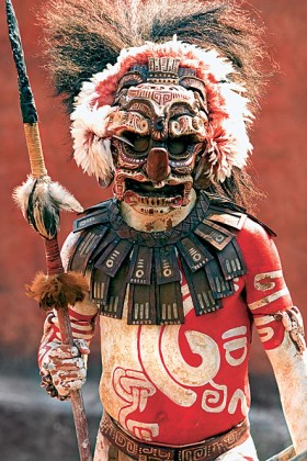 „Apocalypto” i inne filmy hollywoodzkie sprawiły, że kojarzymy Majów z okrutnymi rytuałami i żądnymi krwi wojownikami.
