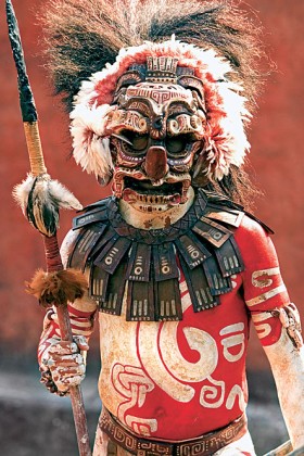 „Apocalypto” i inne filmy hollywoodzkie sprawiły, że kojarzymy Majów z okrutnymi rytuałami i żądnymi krwi wojownikami.