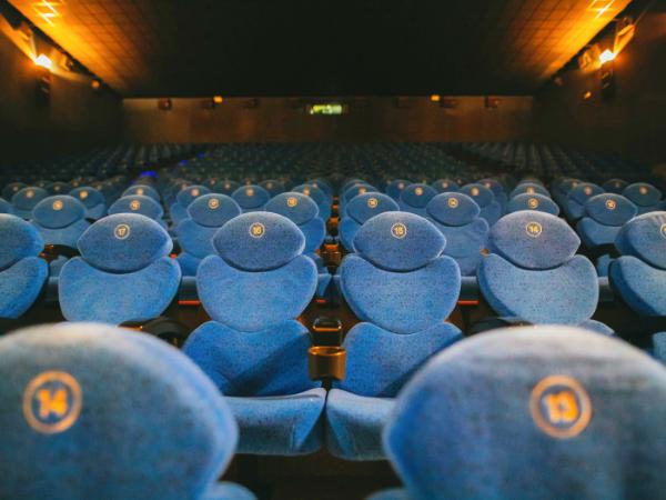 Kina się otworzyły, ale multipleksy nie. Co je czeka?