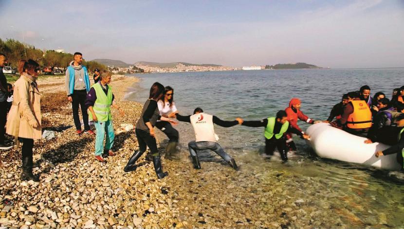 ERCI, organizacja non profit, nadal ratuje z morza uchodźców. Greckie władze traktują aktywistów jak przestępców.