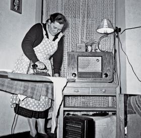 Silna identyfikacja „kobiet szarych” z autorką „Marzeń i tajemnic” wypływa z poczucia wspólnoty doświadczeń, ze społecznego niedowartościowania ich roli.