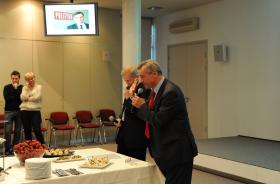 Zespół POLITYKI uczcił 20-lecie Jerzego Baczyńskiego uroczyście: przy suto zastawionym stole i w niemal rodzinnym gronie. Jerzy Baczyński zaczął od przemówienia. Podziękował, bez patosu, za wieloletnią współpracę.