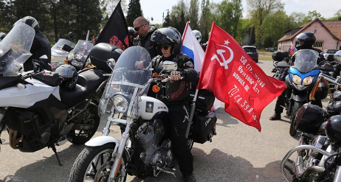 Motocykliści z grupy Nocnych Wilków na rajdzie w Polsce, 2016 r.