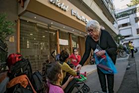 Hotel Plaza – wybudowany w okolicy igrzysk 2004 r., splajtował w czasie kryzysu.